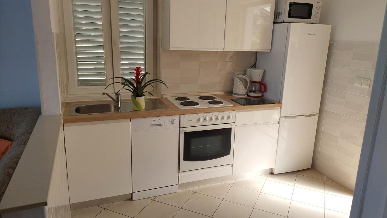 Apartmani Matea Затон Екстер'єр фото