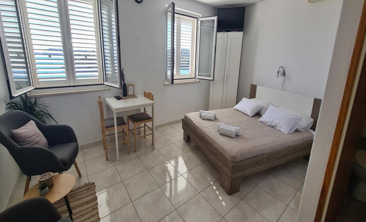 Apartmani Matea Затон Екстер'єр фото
