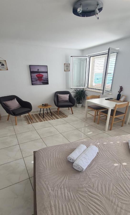 Apartmani Matea Затон Екстер'єр фото