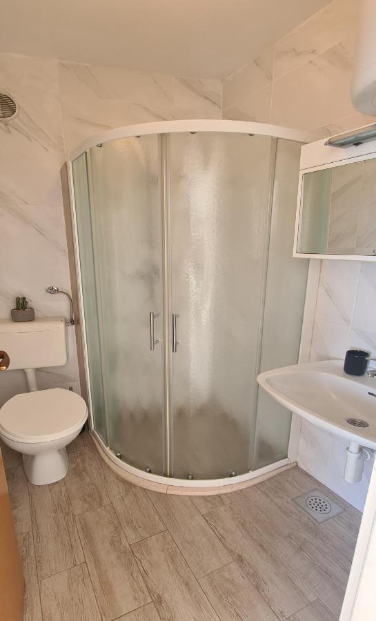 Apartmani Matea Затон Екстер'єр фото