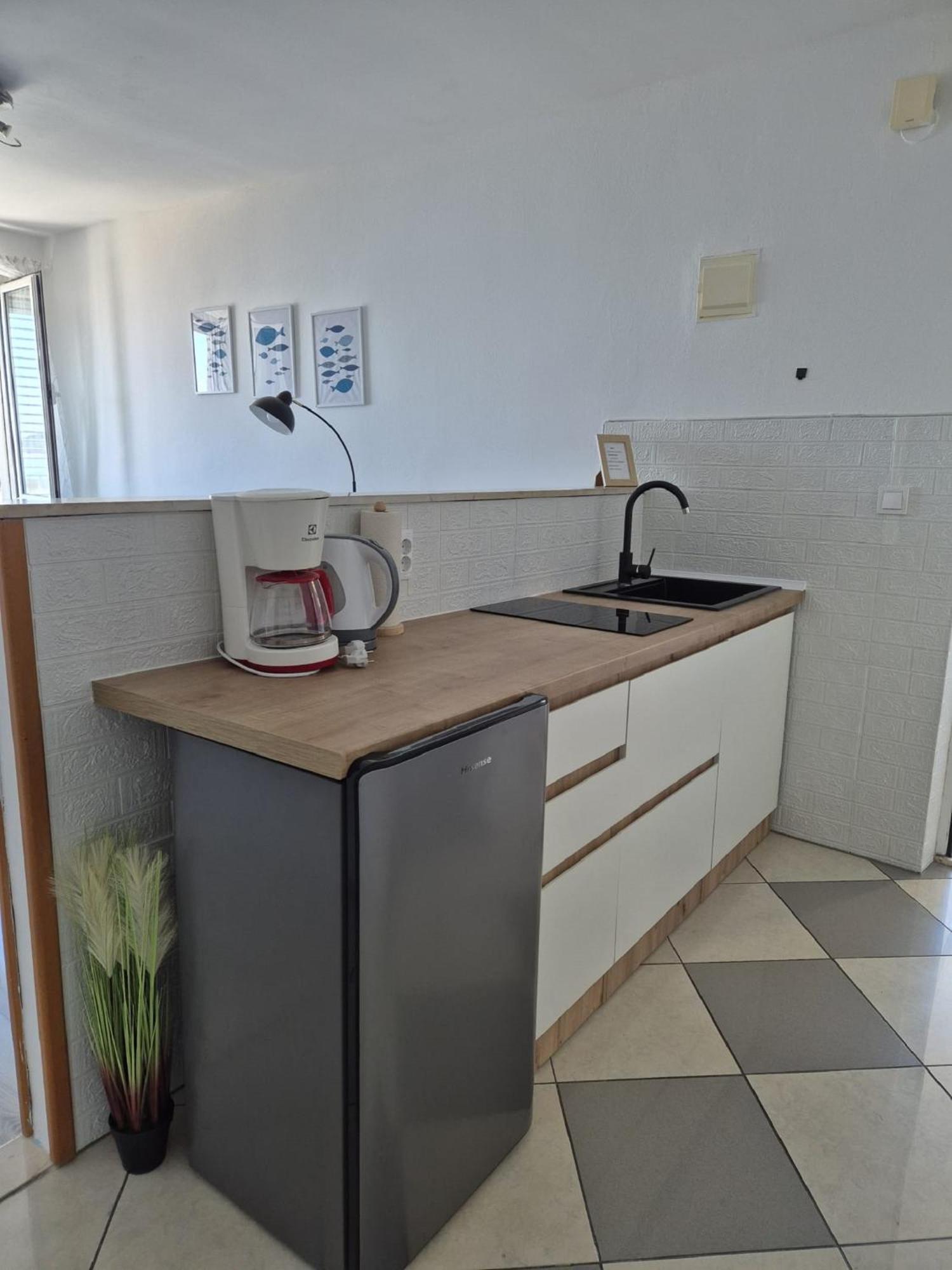 Apartmani Matea Затон Екстер'єр фото